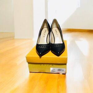 EUC Unisa Black Pointed Toe Heels